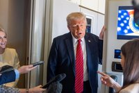 Trump nařídil detektory lži? Podrobit se jim museli vládní zaměstnanci