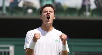 Už nejsem slon na bruslích! Co poradil Menšíkovi pro Wimbledon Djokovič?