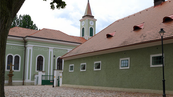 Zmanipulovaný tendr na opravu hřebčína v Kladrubech znovu u soudu, ředitelka míří po 12 letech k očištění